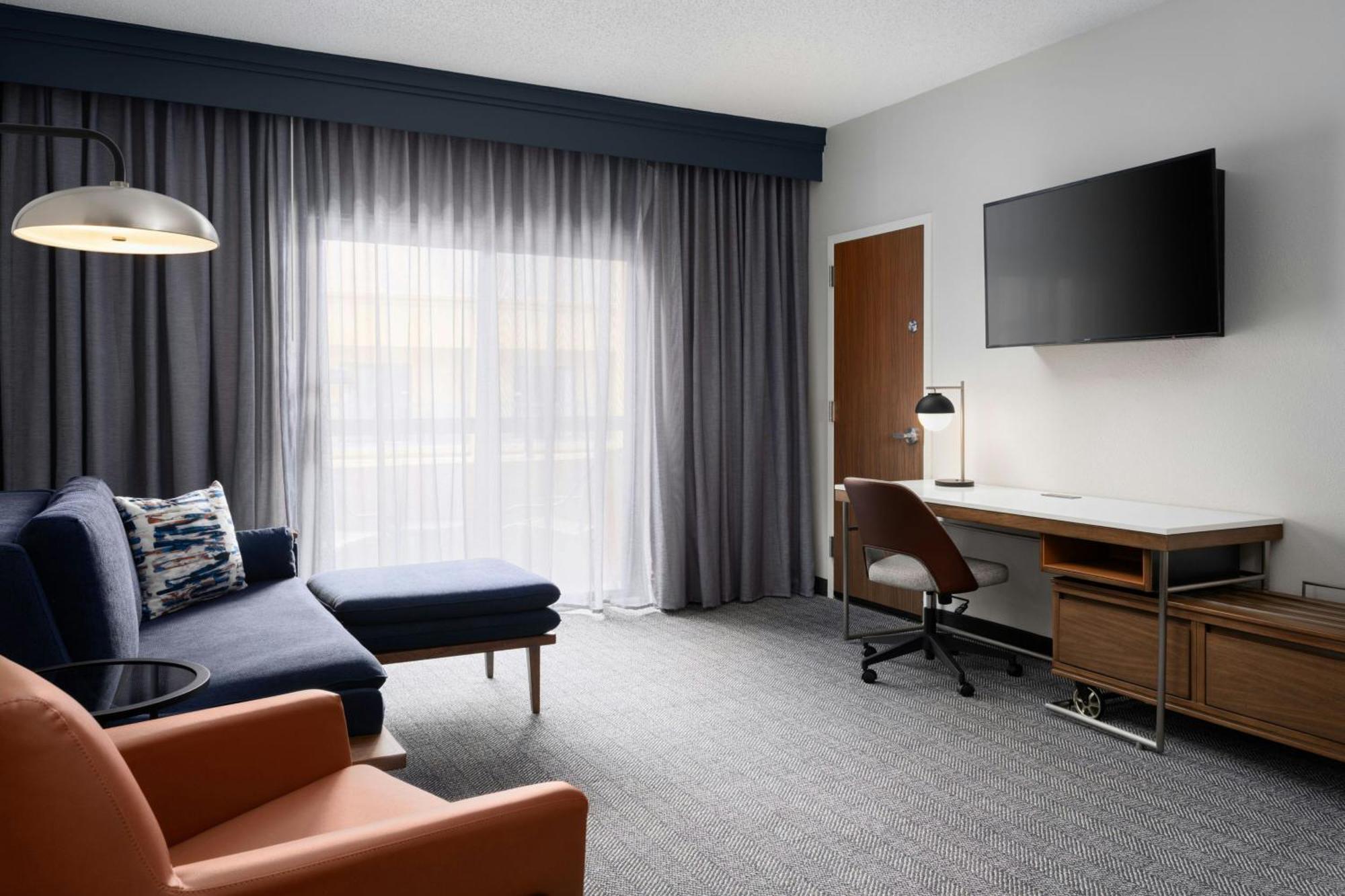 Courtyard Birmingham Гувер Экстерьер фото