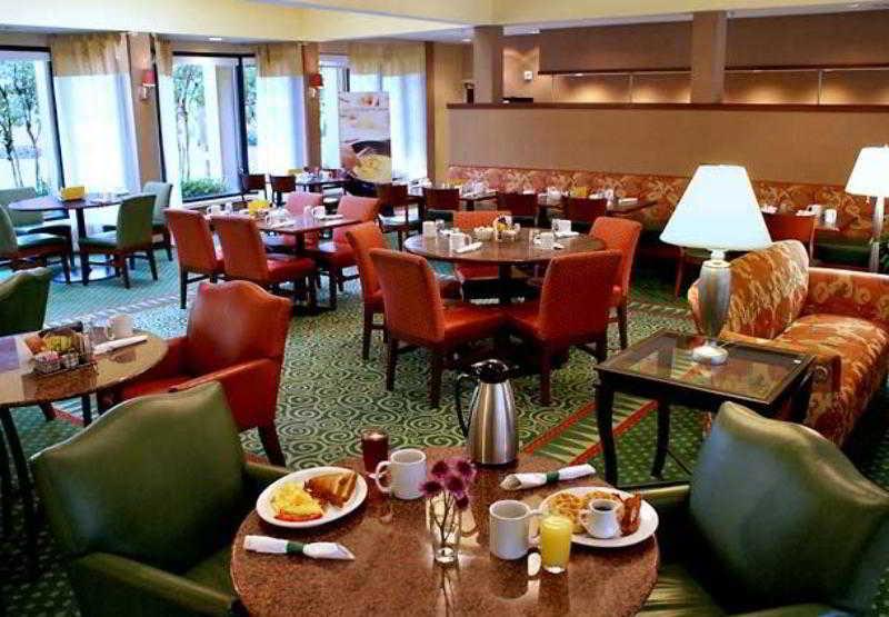 Courtyard Birmingham Гувер Ресторан фото